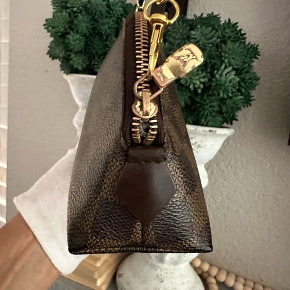 Louis Vuitton Damier Pochette Cosmetics Pouch Crossbody - Picture 8 of 11